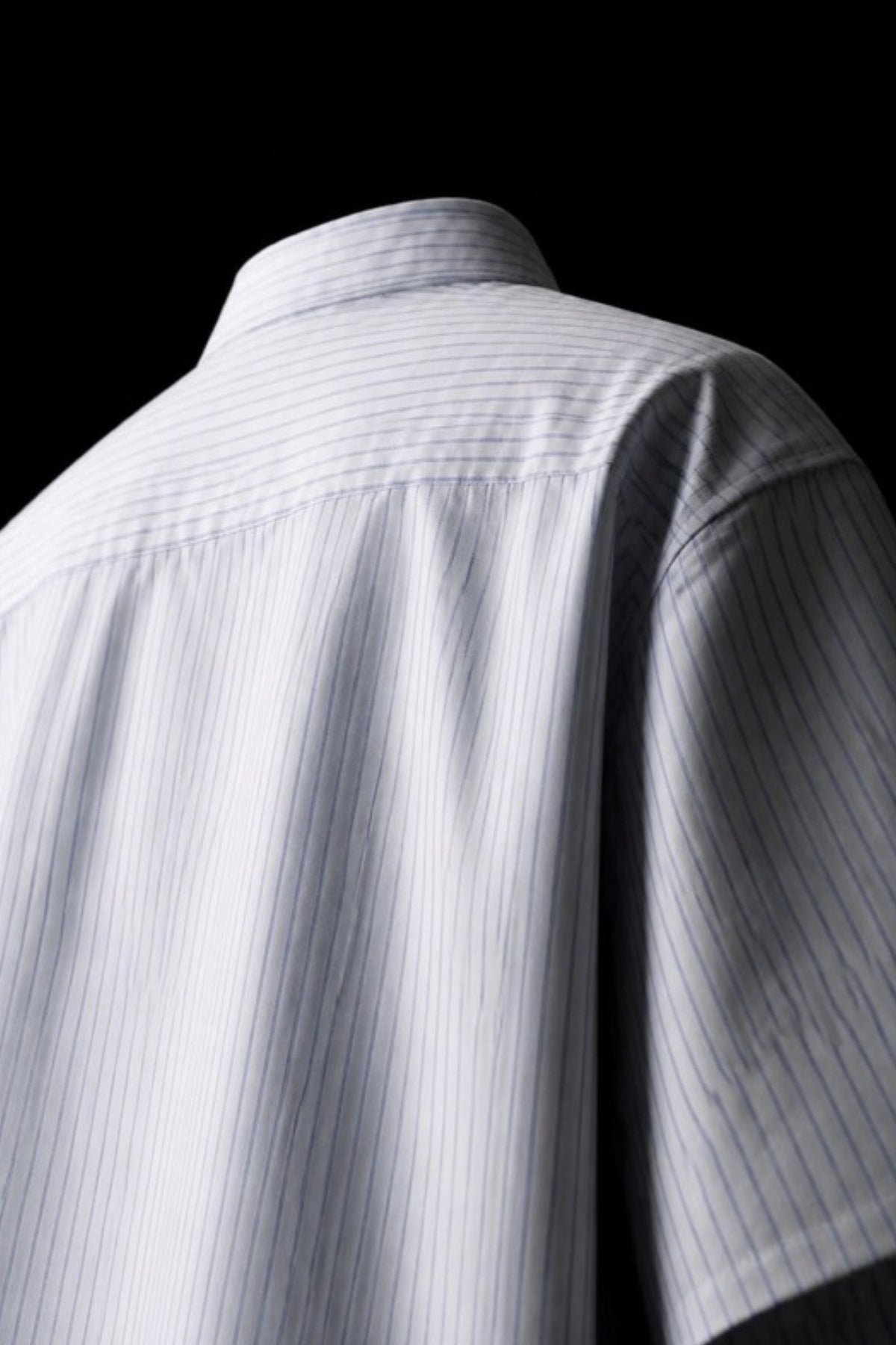 Close-up angle of the Sleepysleve Blue Striped Oxford Boxy Shirt back and shoulder